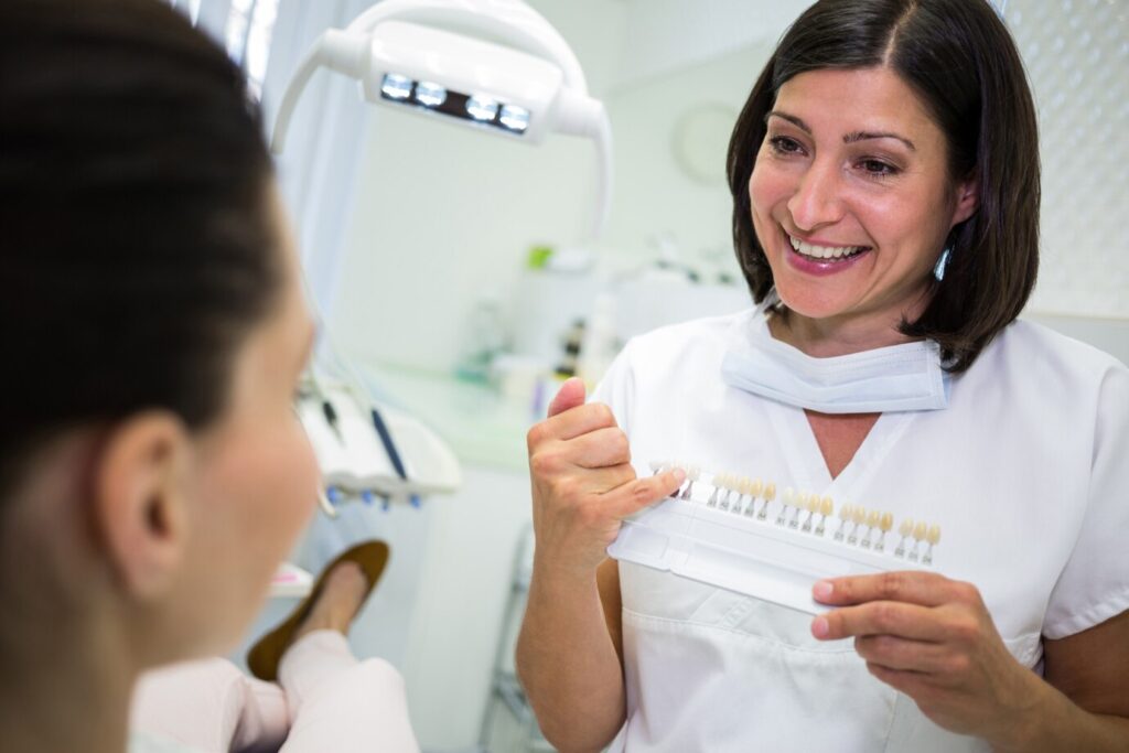 clareamento dental clareamento caseiro clareamento de consultório sorriso branco dentes brancos São Miguel Paulista odontologia estética dentista clareamento dental São Miguel Paulista como clarear os dentes benefícios do clareamento dental sensibilidade no clareamento dental Dentista em São Miguel Paulista