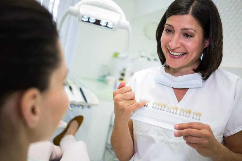 clareamento dental clareamento caseiro clareamento de consultório sorriso branco dentes brancos São Miguel Paulista odontologia estética dentista clareamento dental São Miguel Paulista como clarear os dentes benefícios do clareamento dental sensibilidade no clareamento dental Dentista em São Miguel Paulista
